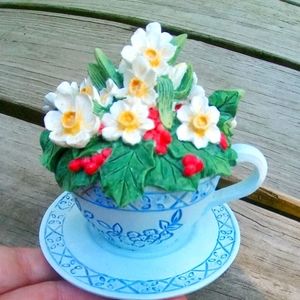 Musical teacup flower music box avon vintage